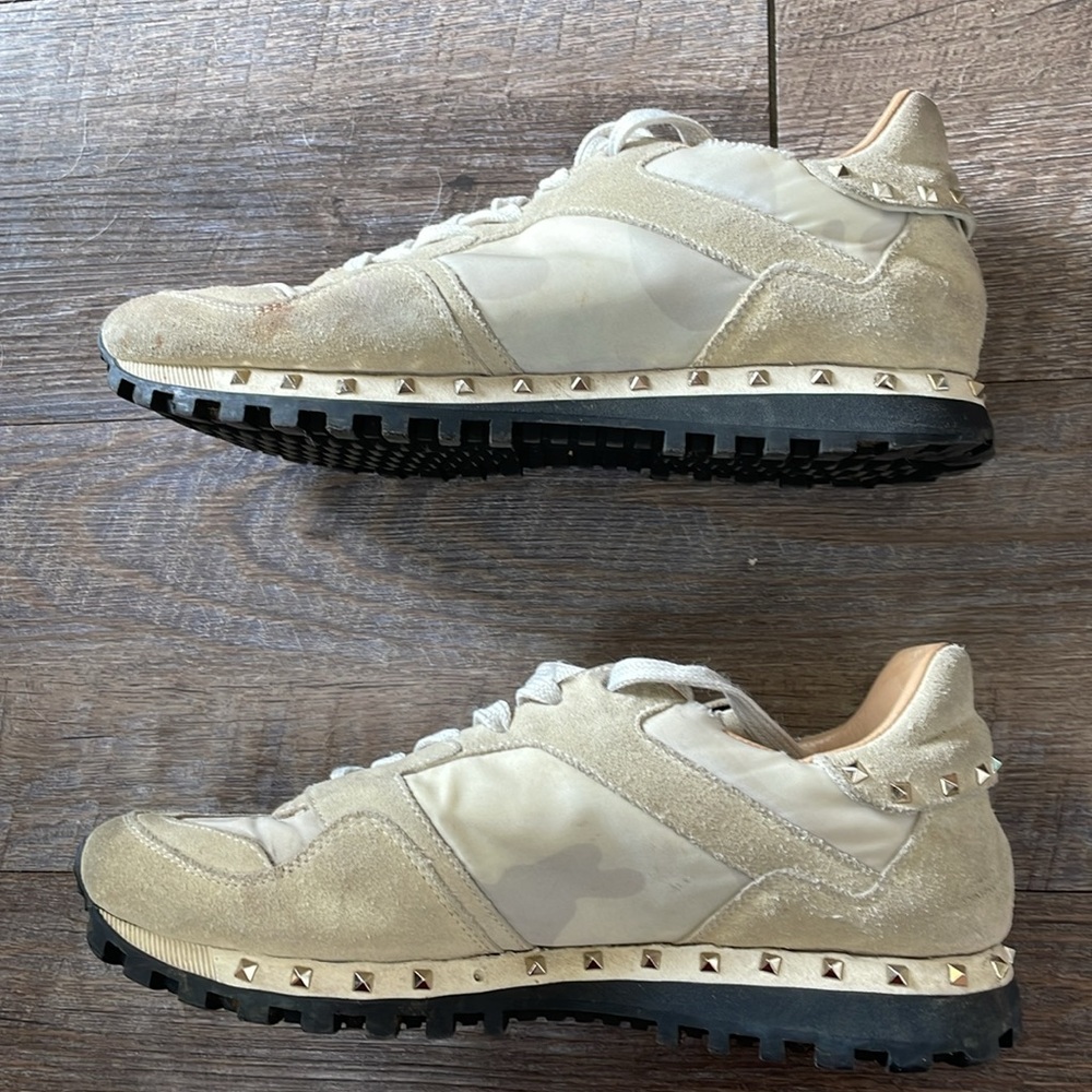 Valentino garavani flycrew rockstud leather accent trainer sneakers - Picture 6 of 12